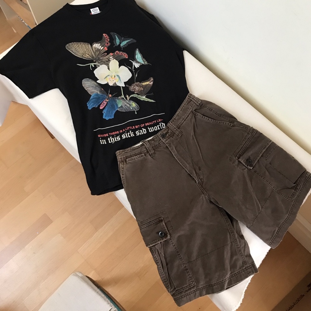 NWOT size L Black graphic tee "Maybe There is still a little bit of beauty left - Picture 4 of 6